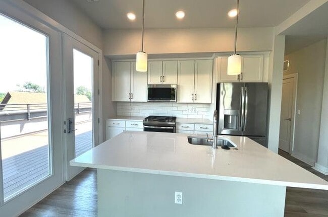 Photo - 1800 Mount Vernon Ave, Unit 405 Apartment