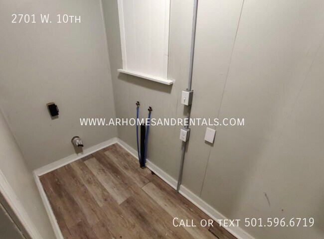 Foto del edificio - 2701 W. 10th | $895 | 3 beds, 1 full bath