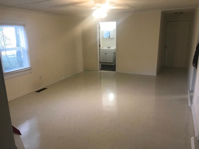 Downstairs Dining/Rec - 814 N Bonner St