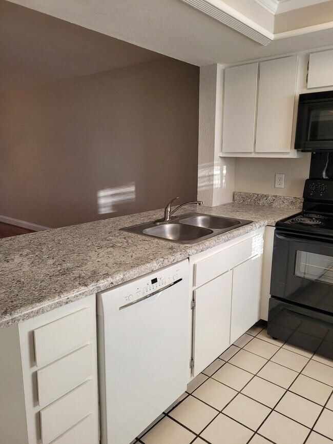 Foto del edificio - CUTE 2 BR CONDO NEAR I-20 AND WASHINGTON RD
