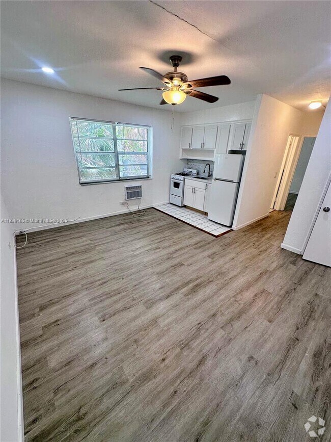 Building Photo - 9064 Collins Ave