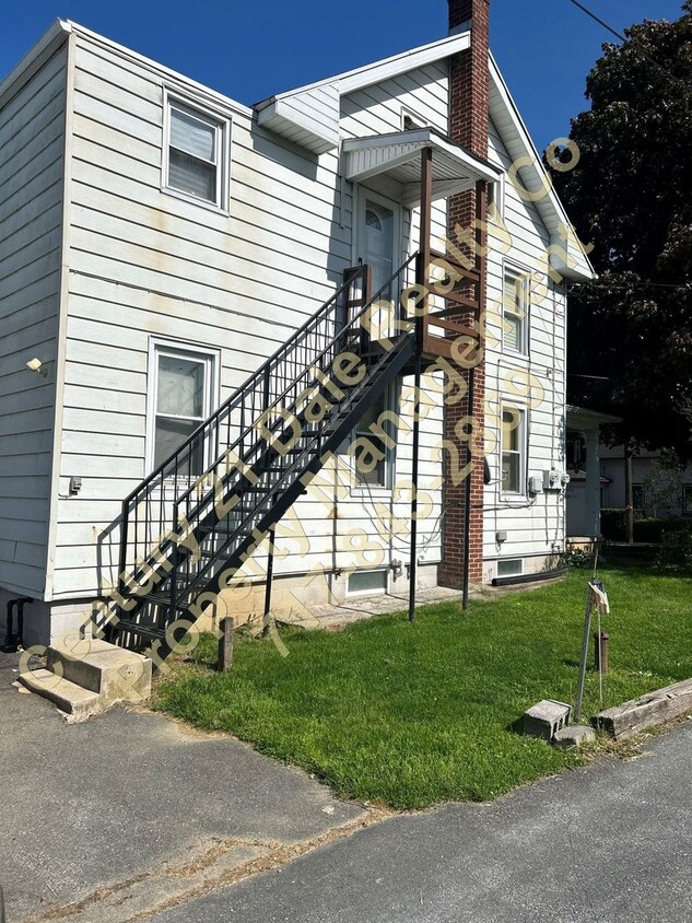 Primary Photo - Large 2 Bedroom Apartment in Eastern Schoo...