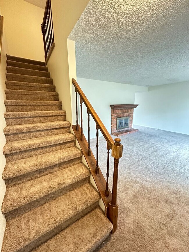 Building Photo - Charming 3 Bedroom, 2.5 Bathroom in Bear V...