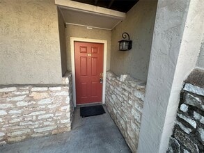 Building Photo - 6810 Deatonhill Dr