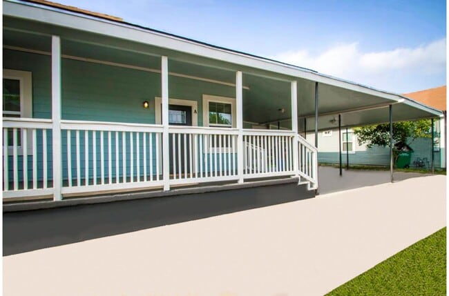 Building Photo - Douglas