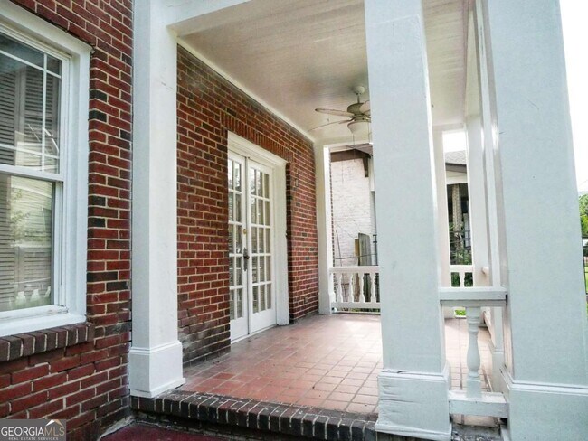 Foto del edificio - 825 North Avenue NE