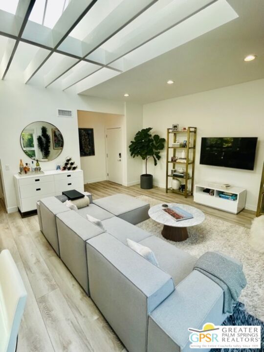 Foto del edificio - 717 Orlando Ave