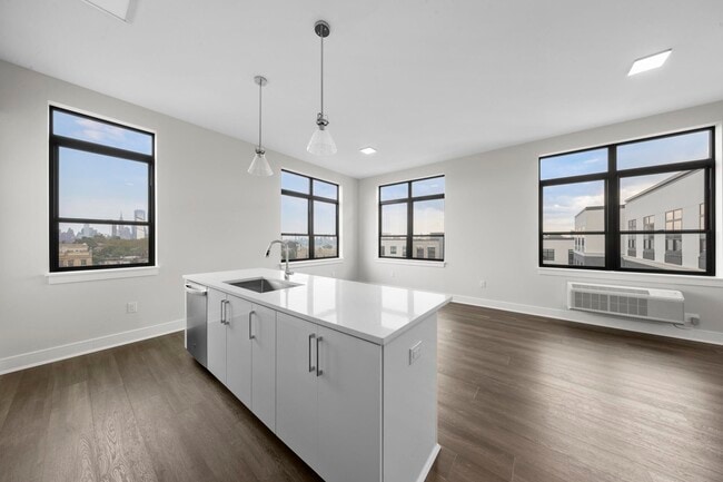 Building Photo - 121 34th St