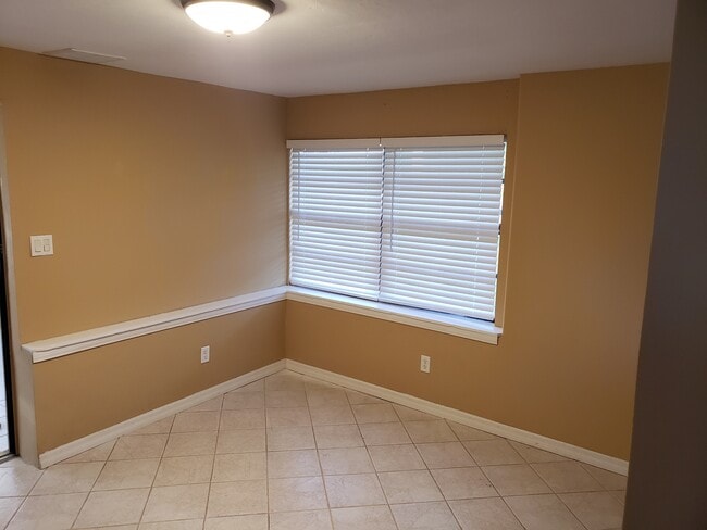 Foto del edificio - 2251 E 8TH ST