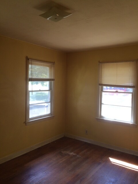 Building Photo - 5909 Henderson Ave