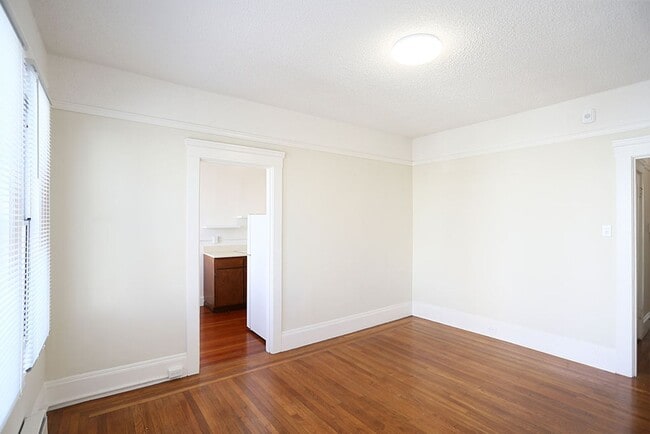 Building Photo - OPEN HOUSE: Sunday (9/21) 2:30pm-3:00pm. C...