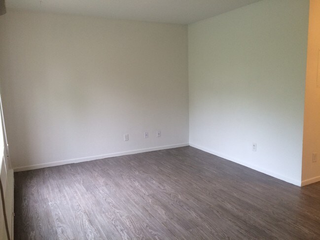 Foto del edificio - 305 Crosstown Blvd