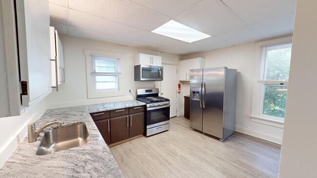 Foto del edificio - 46-48 West Blake Avenue