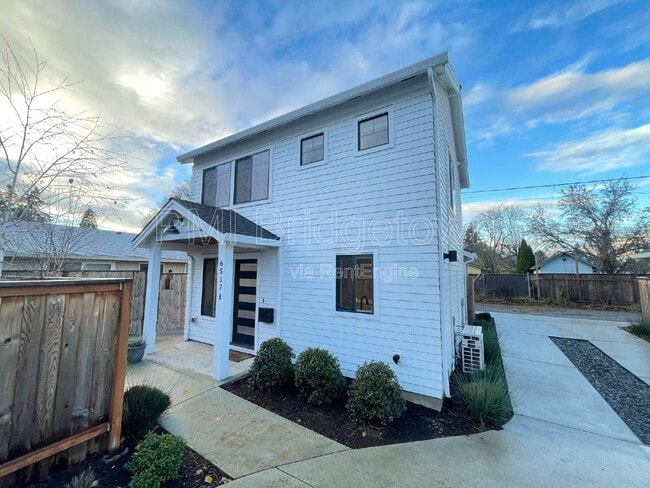 Building Photo - 6517 SE Woodstock Blvd