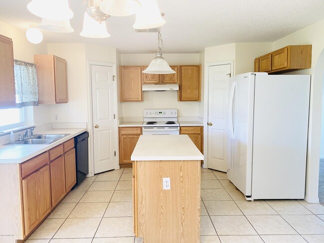 Building Photo - 2430 Canopy Dr