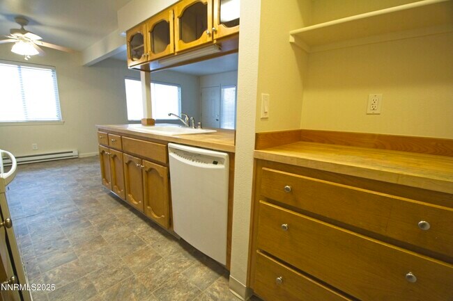 Building Photo - 4941 Catalina Dr