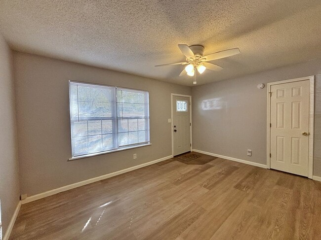 Building Photo - 2641 Maverick Ln