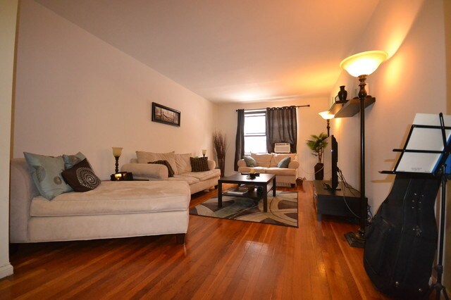 Foto principal - 6809 Booth St