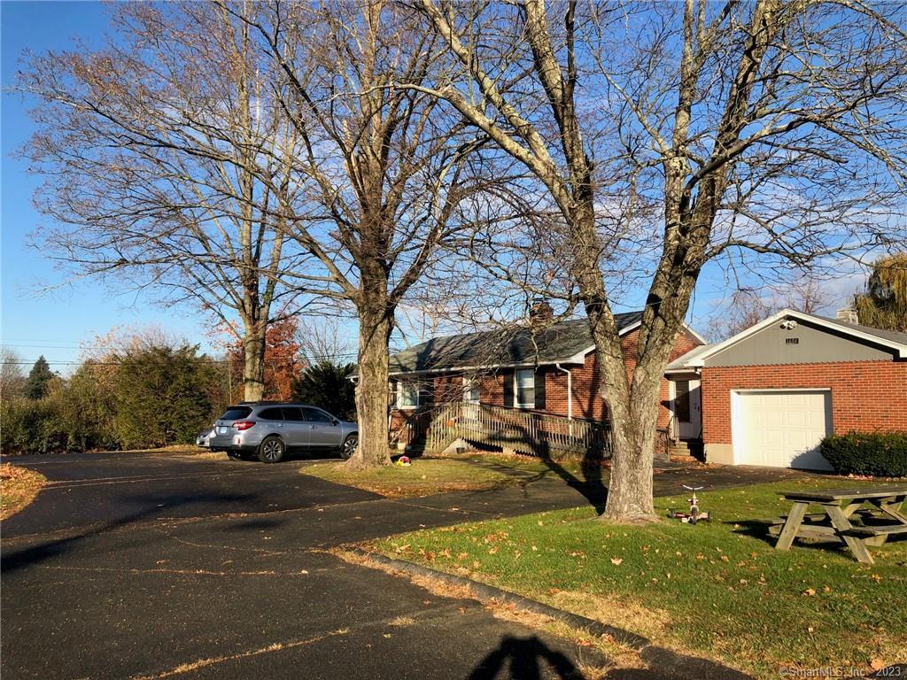 Foto principal - 1676 Ellington Rd