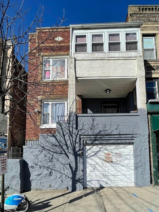 Primary Photo - 6407 Broadway