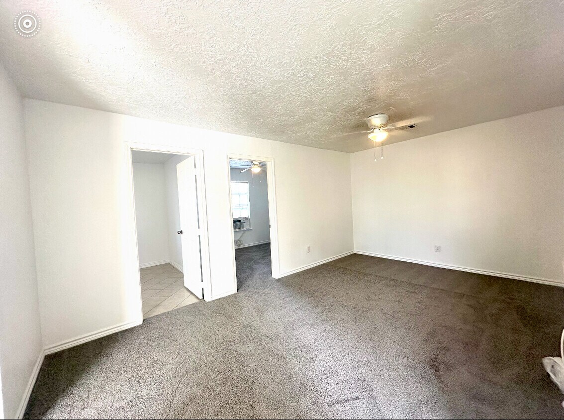 Foto principal - 831 1/2 Deerpass Drive