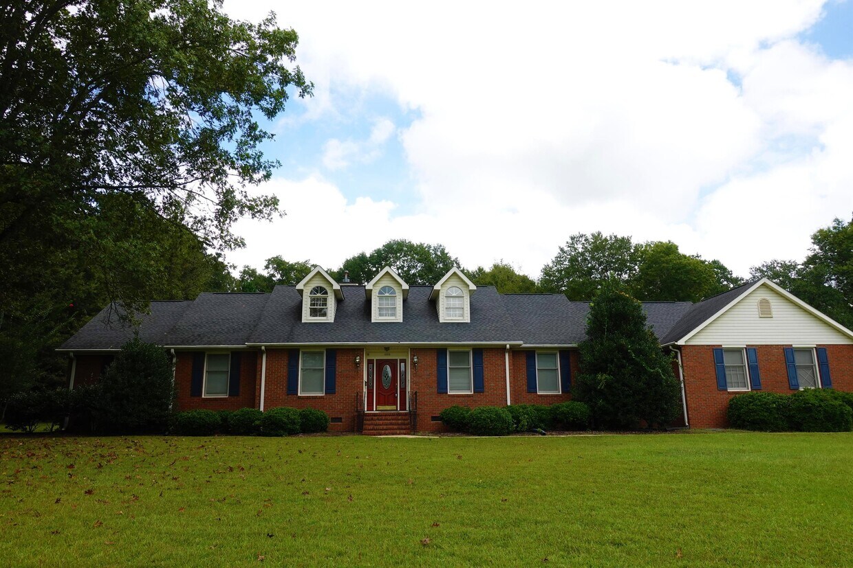 Primary Photo - 1000 Meadow Ln