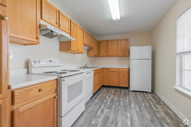 The Parkwood - Kitchen - Lyndon Crossings Apartments