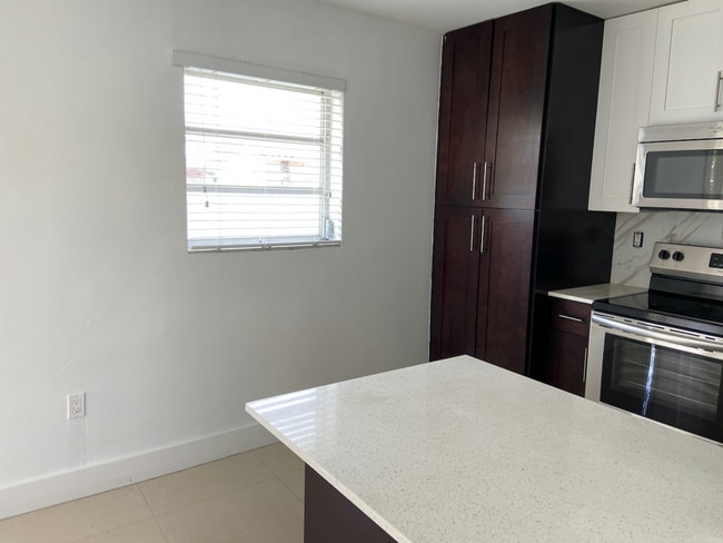 Foto del edificio - 1362 SW 67th Ave