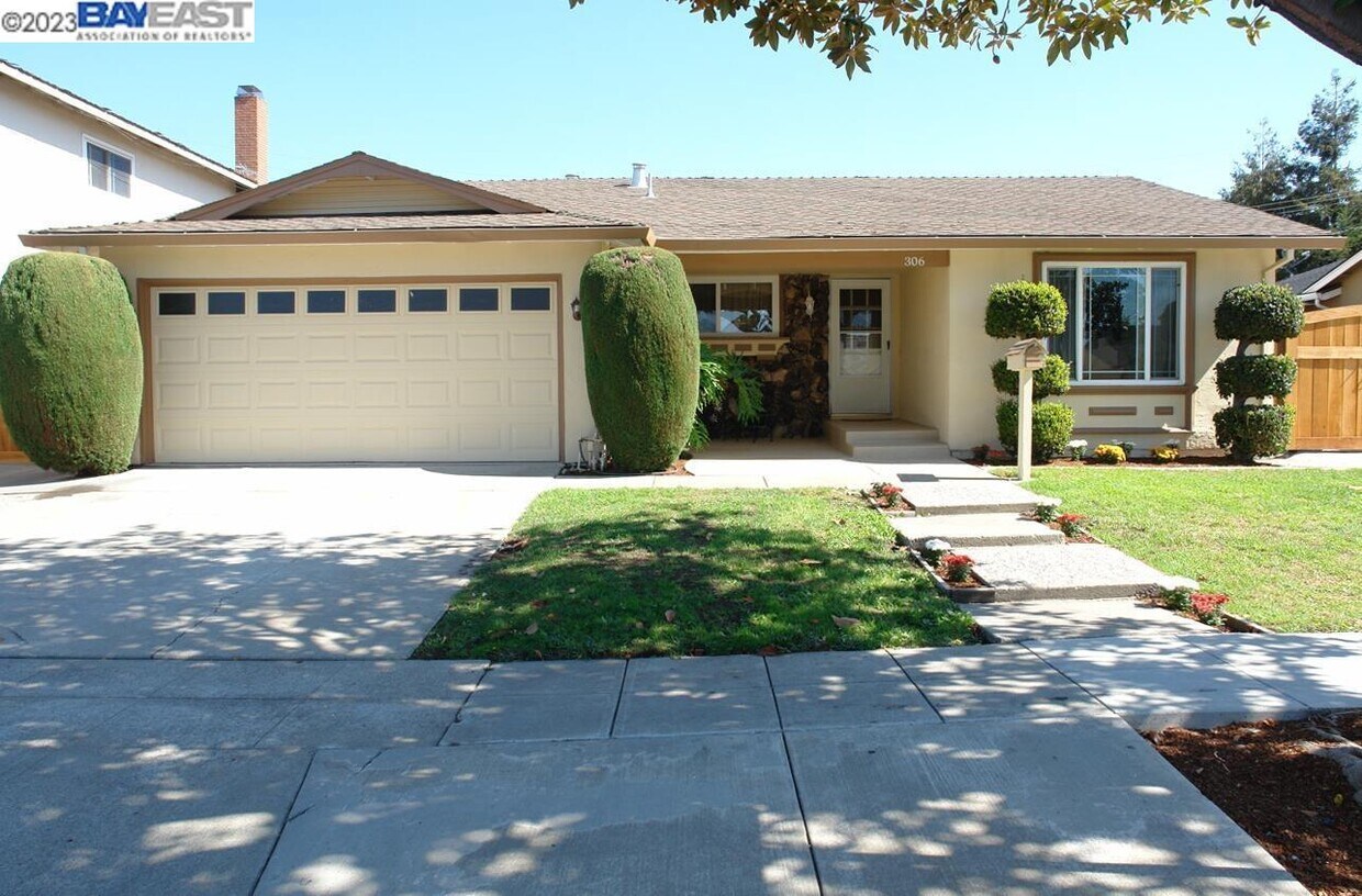 Primary Photo - 306 S Park Victoria Dr