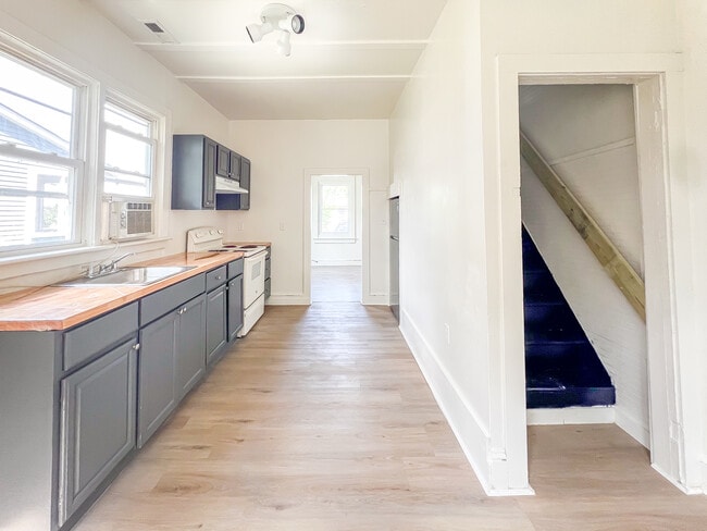 Building Photo - 508 N 7th Ave