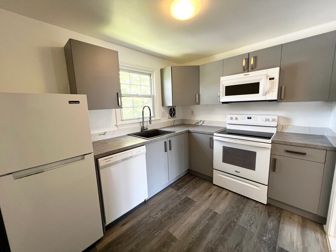 Foto principal - 9 Grandview Dr