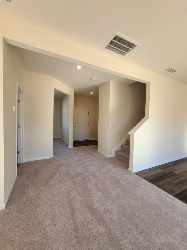 Building Photo - *** Rent Includes Cable (175 Channels) and...