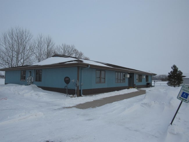 Building Photo - 315 School Ave