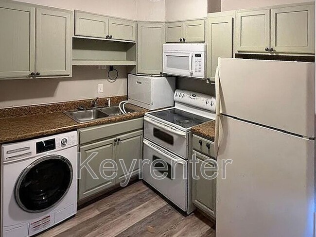 Building Photo - 2718 Painter Ave SW