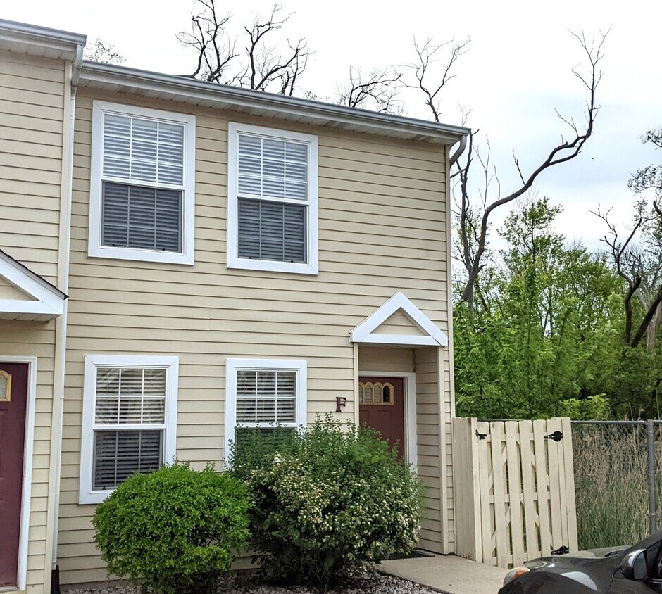 Primary Photo - 661 W Liberty St