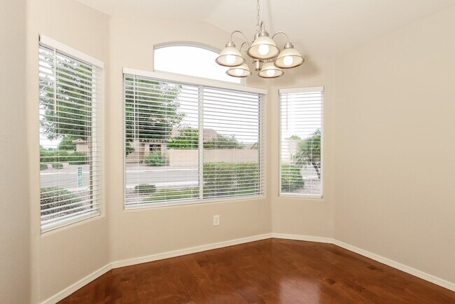 Foto del edificio - 8459 W Ross Ave