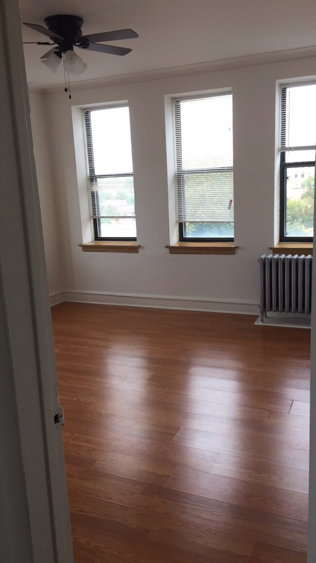 The Seville Apartments Apartments Chicago, IL