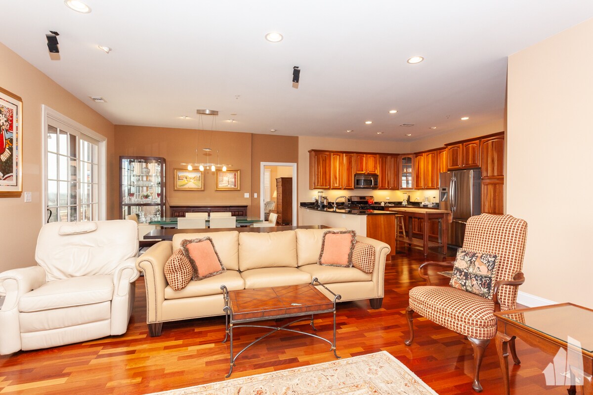 Foto principal - 4953 Oakton St