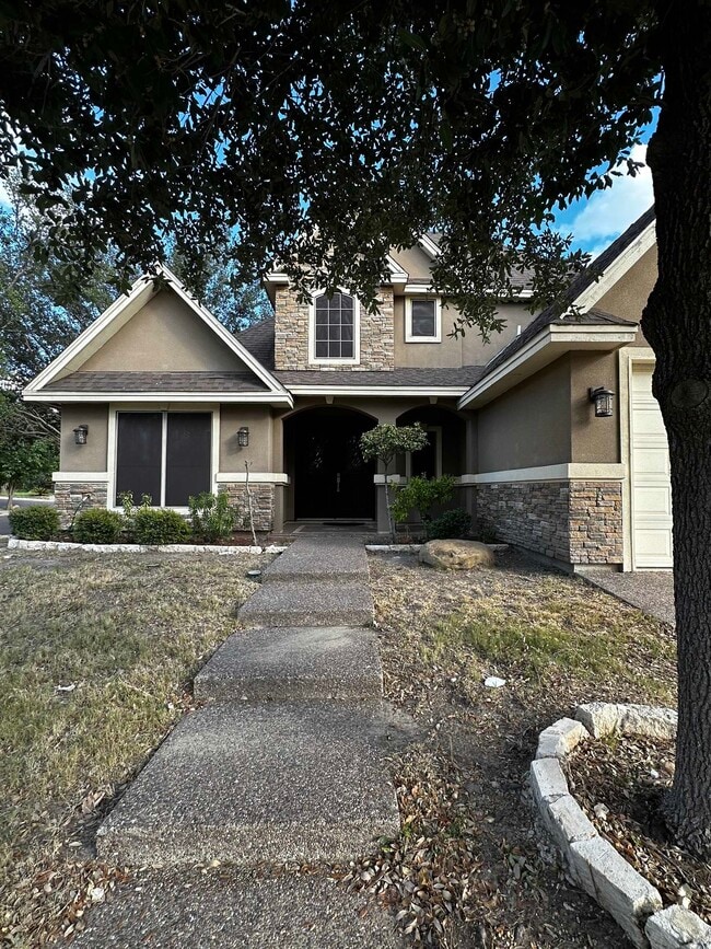 Building Photo - 431 Puig Dr