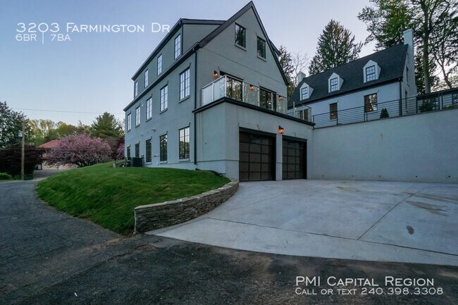 Building Photo - Stunning Custom Residence on Expansive Lot