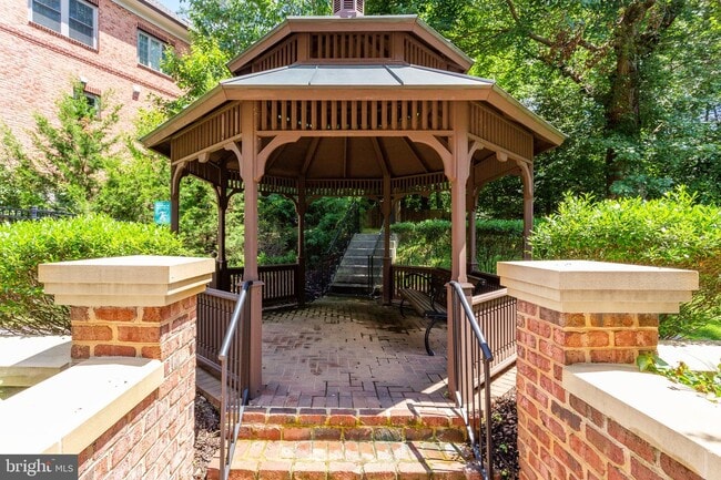 Building Photo - 1781 Chain Bridge Rd