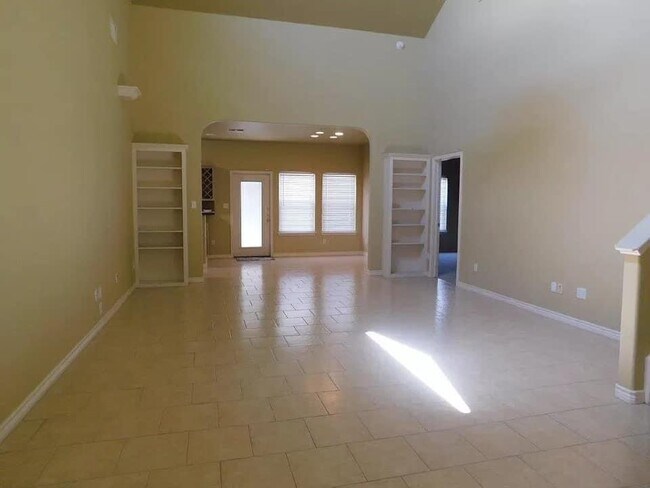 Foto del edificio - 15641 Palmira Ave