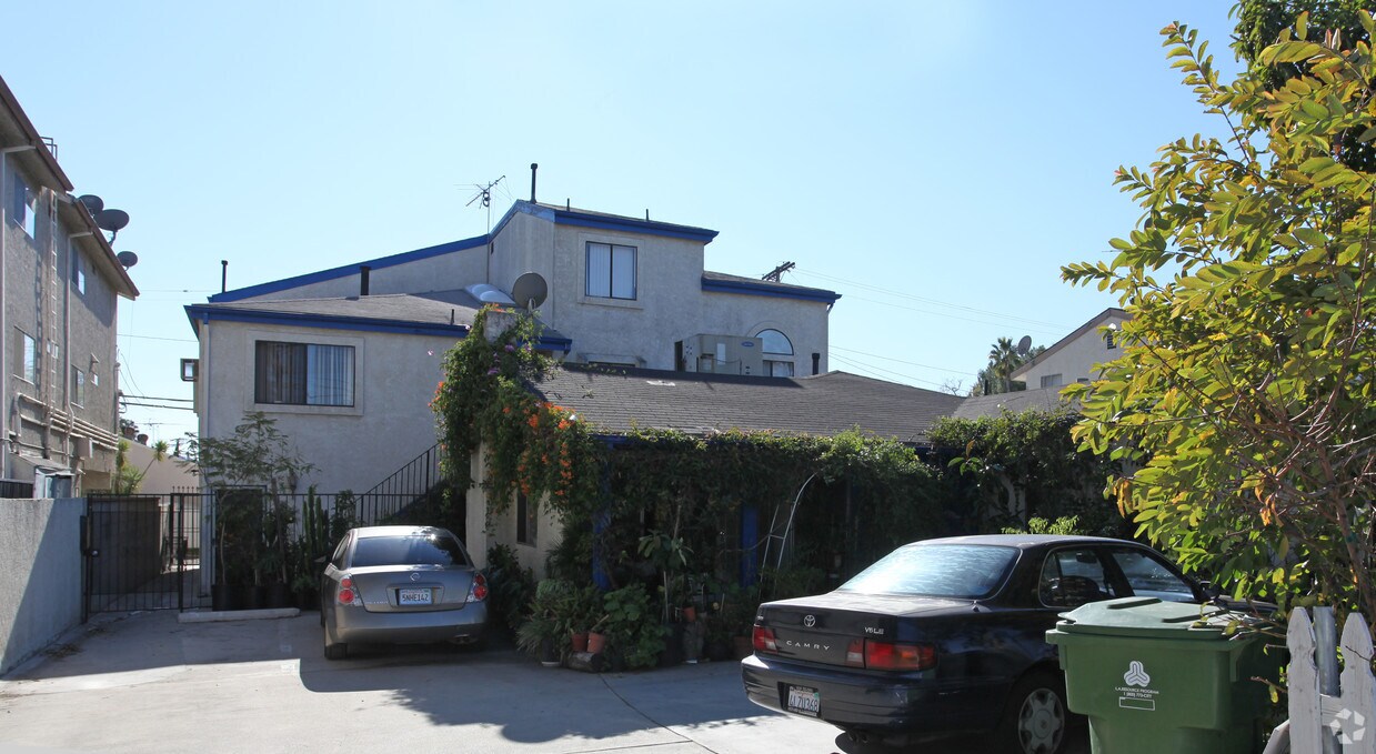 Primary Photo - 11206 Victory Blvd