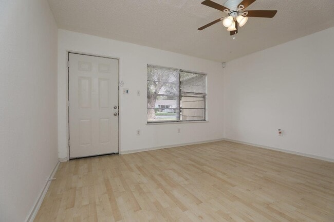 Building Photo - 5418 Myrtlewood St