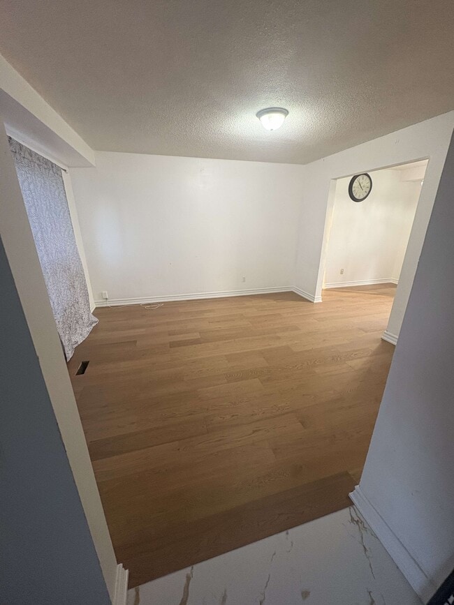 Salon - 5 Murison Blvd