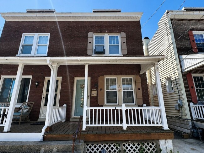 Foto del edificio - Beautiful 2 Bedroom Semi-Detached Home in Lancaster!