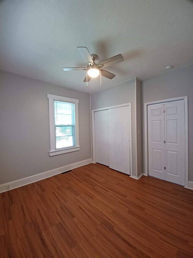 Bedroom No. 1 - 4096 Concordia Ave
