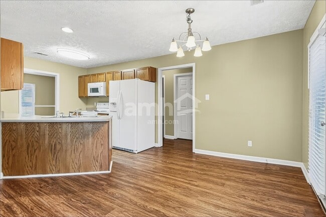 Building Photo - 1423 Newbury Ln