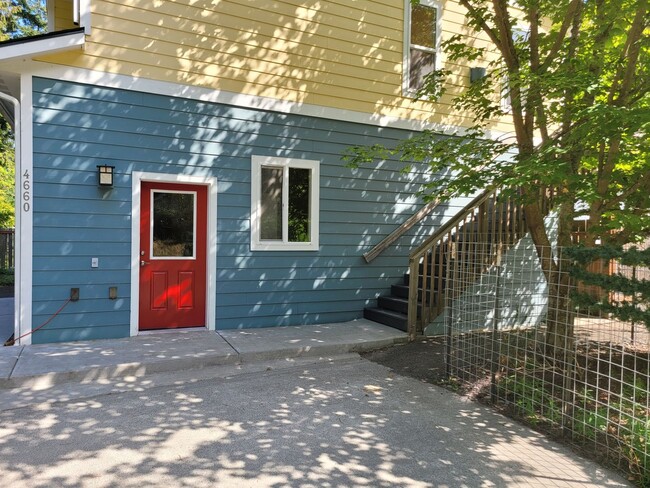 Building Photo - 4660 Holcomb Street Duplex