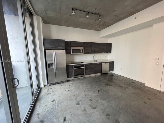 Foto del edificio - 151 SE 1st St